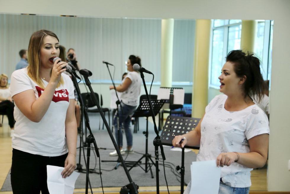 Talenty wokalne w amfiteatrze przy ul. Tyrankiewiczw